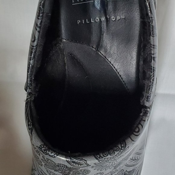 Nurse Mates Size 6 - Picture 3 of 4